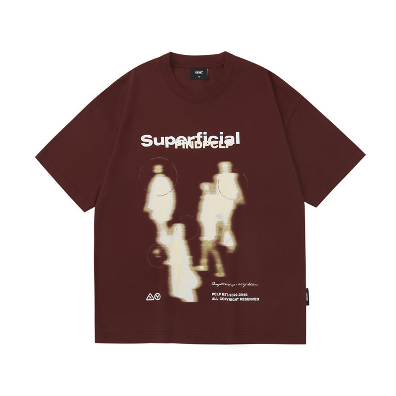 Haut ample à manches courtes et col ras du cou avec portrait flou