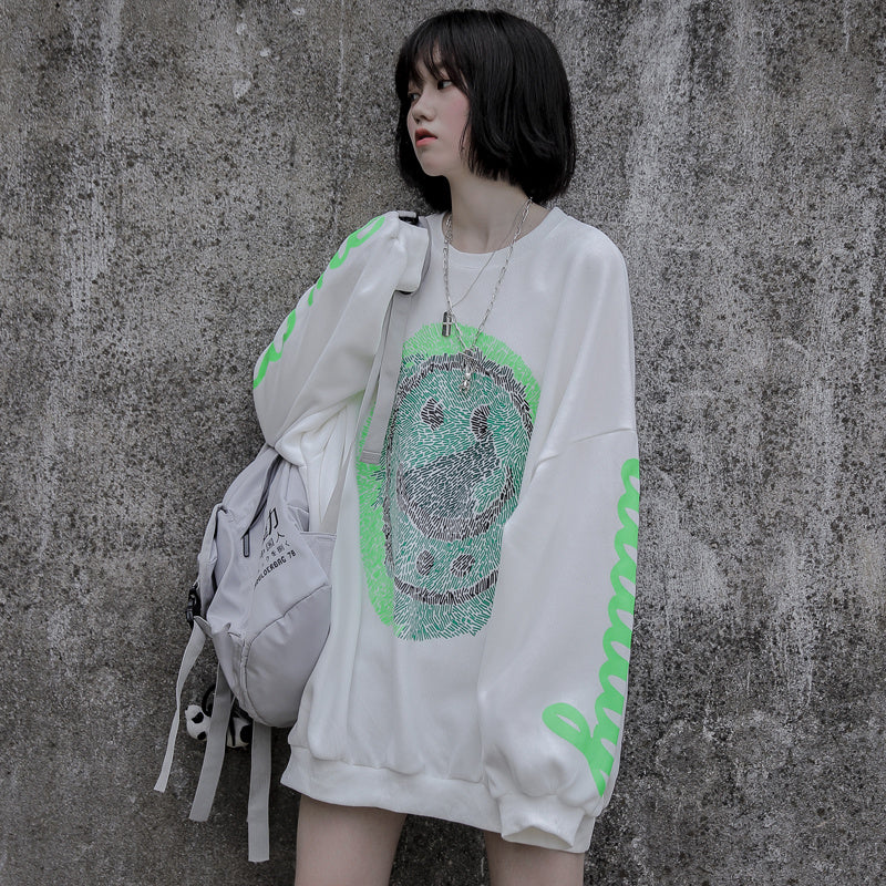 Pull imprimé visage souriant abstrait