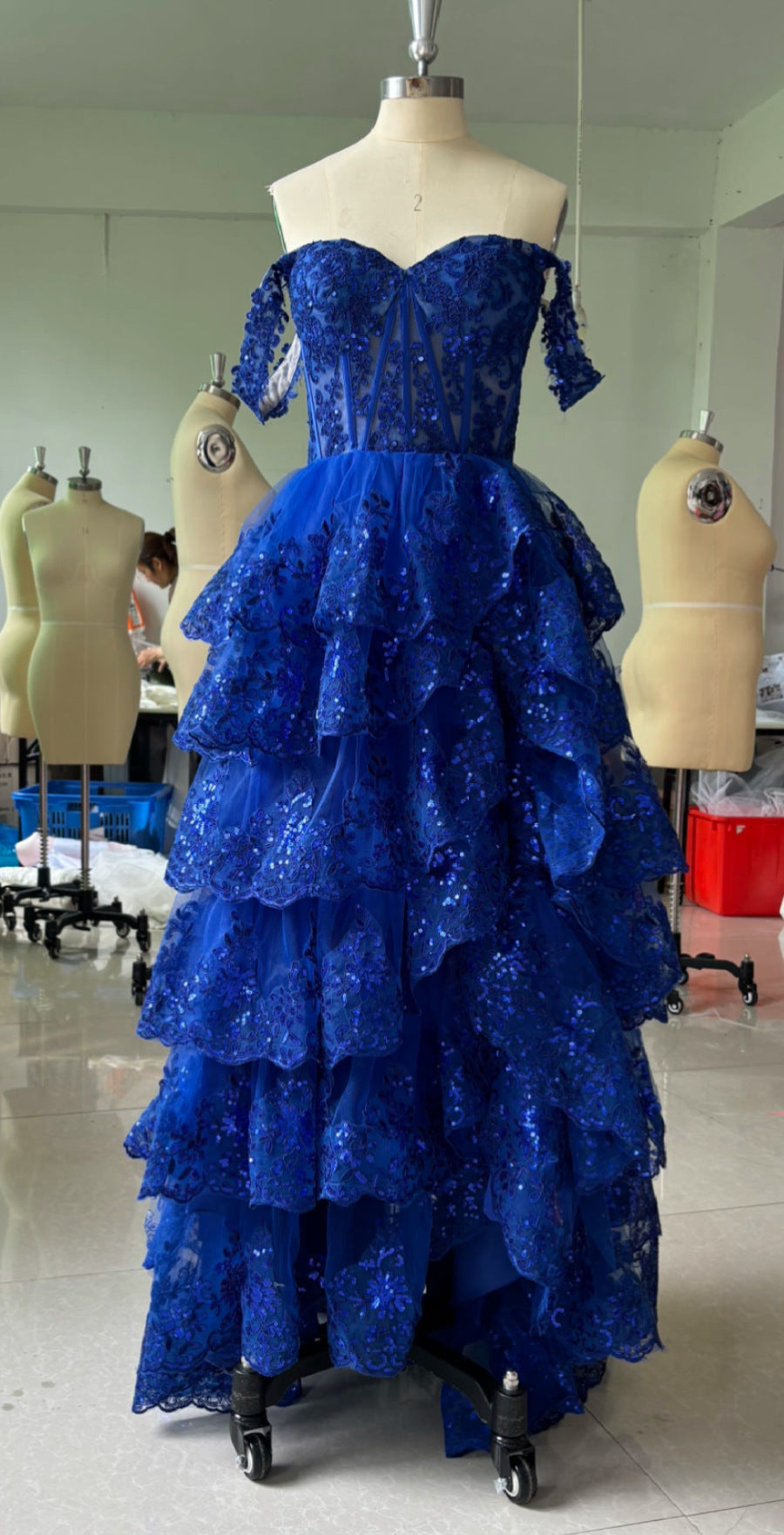 Abito da sera in raso nero in stile francese