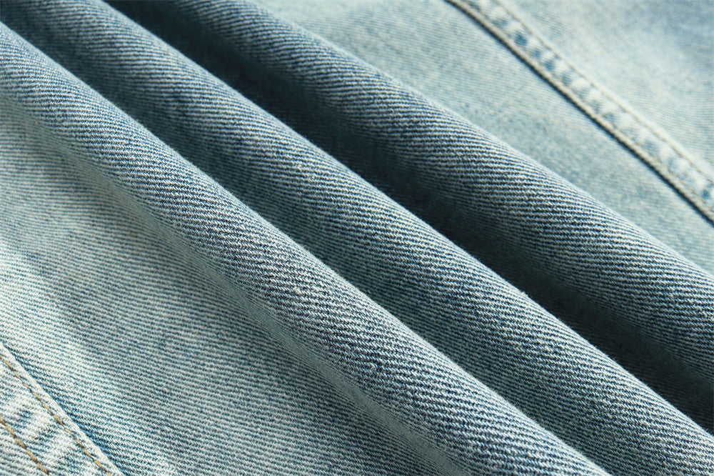 Felpa con cappuccio in denim lavato con cuciture rovinate