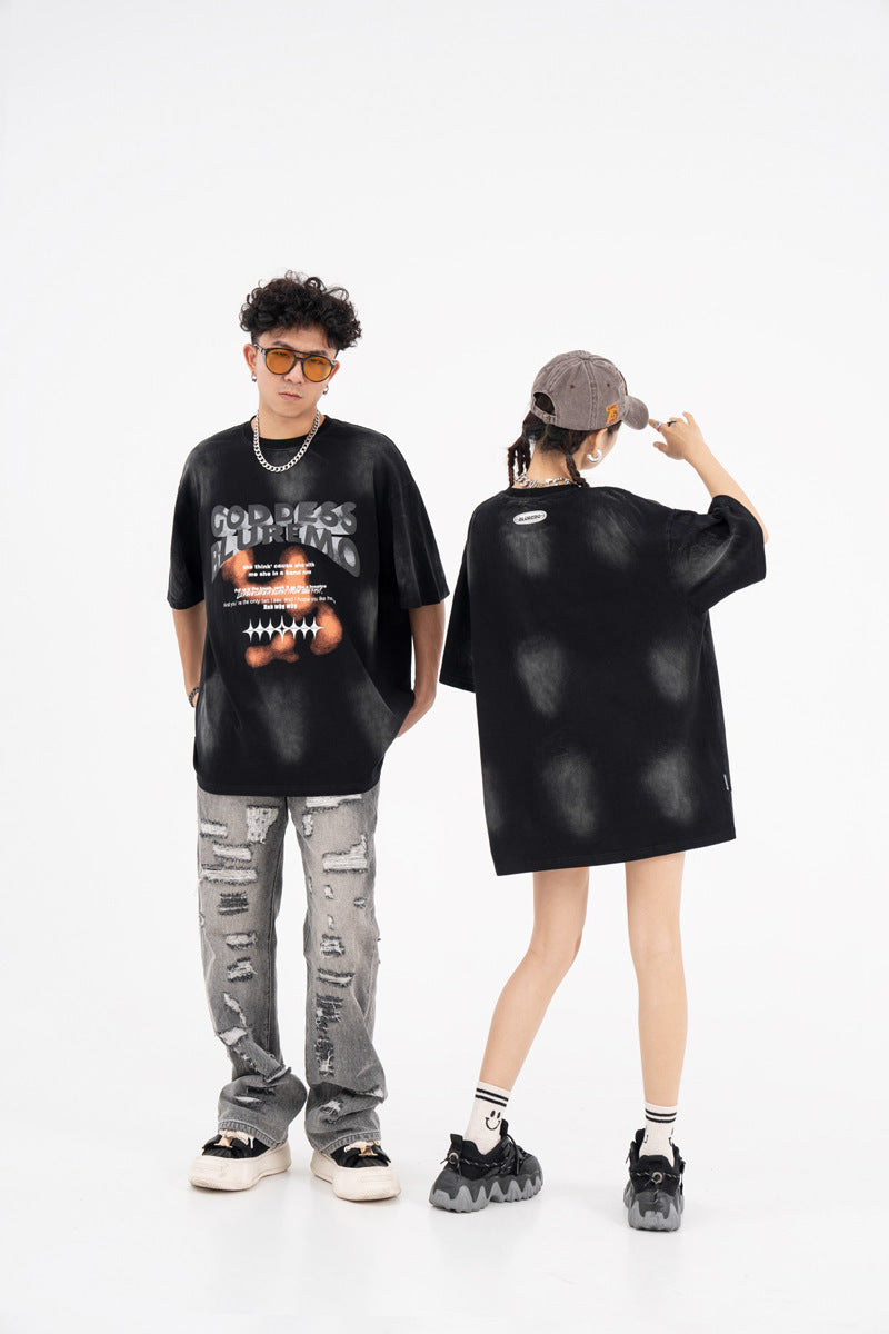 T-shirt coordinata comoda e alla moda, stile tie-dye e casual