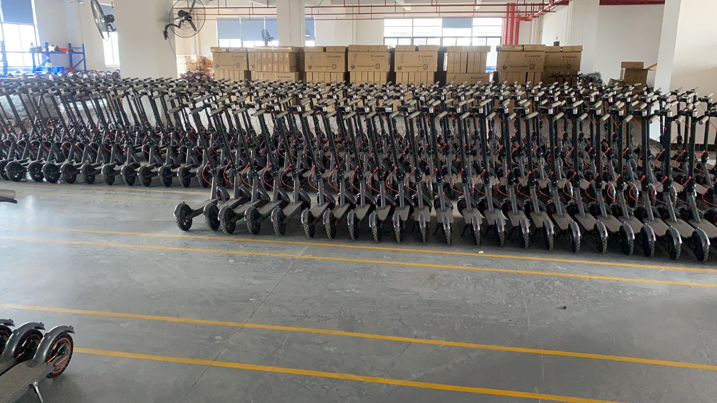 Monopattino elettrico pieghevole a due ruote alla moda