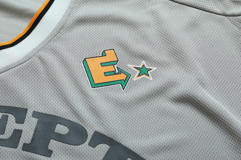 Maglietta a maniche lunghe con colletto da baseball vintage di High Street