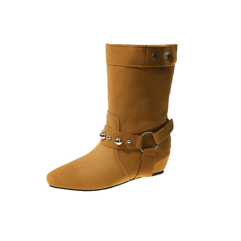 Bottines plates à rivets pointus et boucle de ceinture