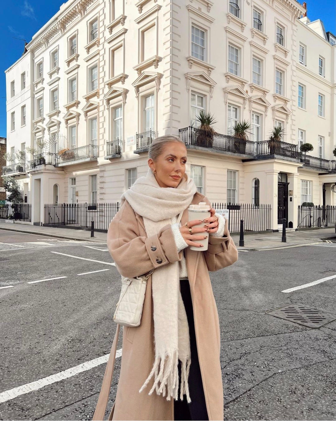 Manteau en laine de haute qualité, longueur moyenne