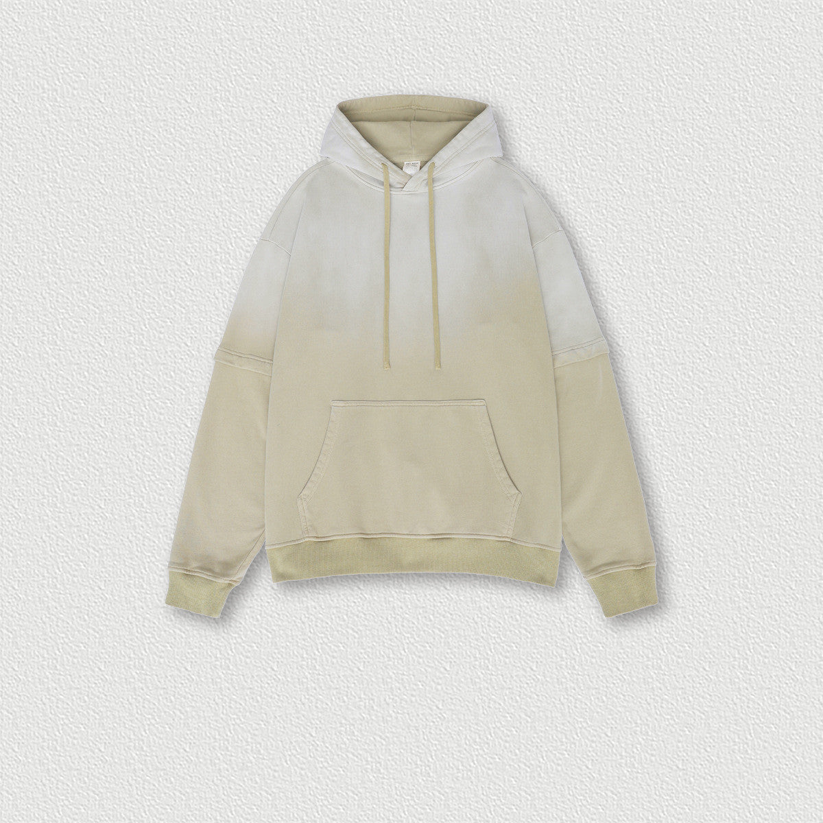 Due maglioni larghi alla moda