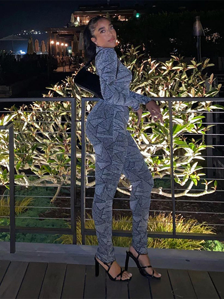 Pantaloni a vita alta con maniche a sette punte, scollo rotondo a maniche lunghe e bordo in legno