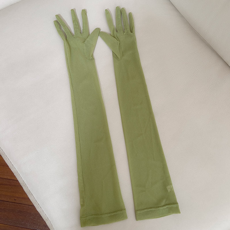 Robe longue en satin plissé à col carré et coupe ajustée française