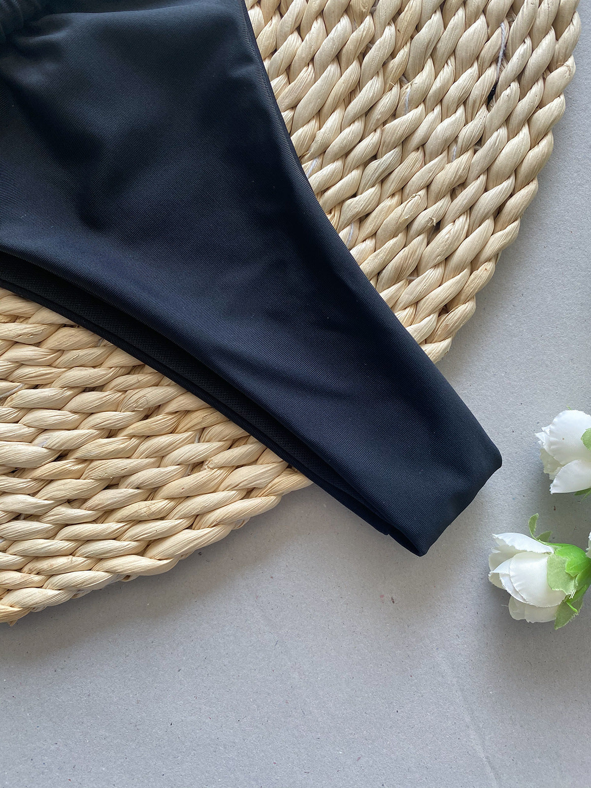 Nuovo costume da bagno da donna con spacco, a vita bassa e sexy, in tinta unita