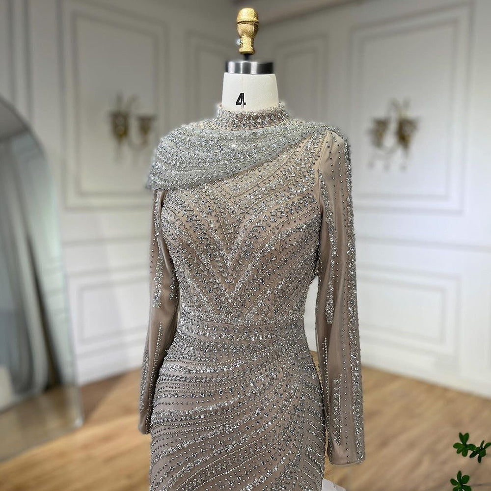 Robe moulante en queue de poisson couleur chair