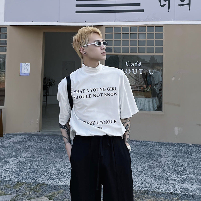 T-shirt à manches courtes et col montant imprimé en anglais pour hommes