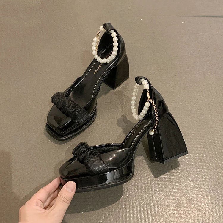 Nouvelles chaussures en cuir à talon épais et bout carré avec perles