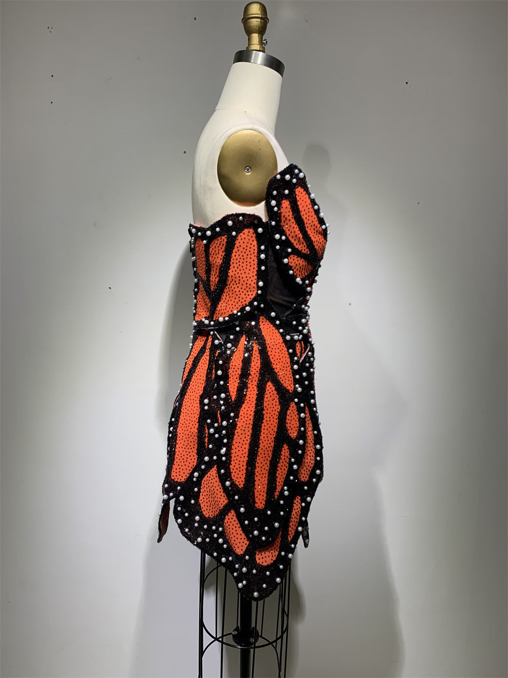 Mini-robe moulante tendance