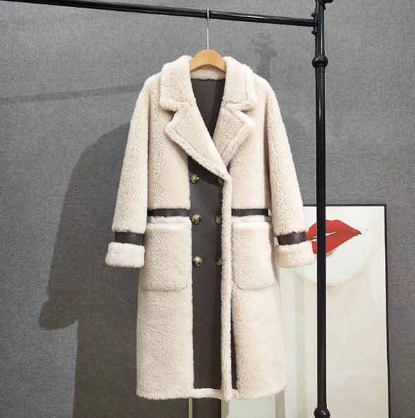 Cappotto doppiopetto in pelliccia di agnello