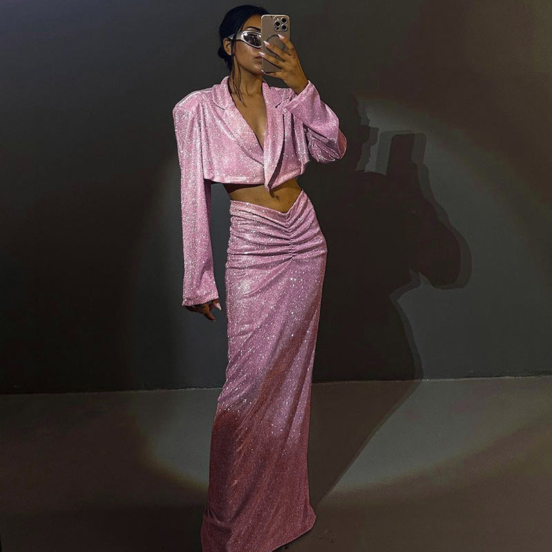 Jupe plissée à la hanche, costume à la mode