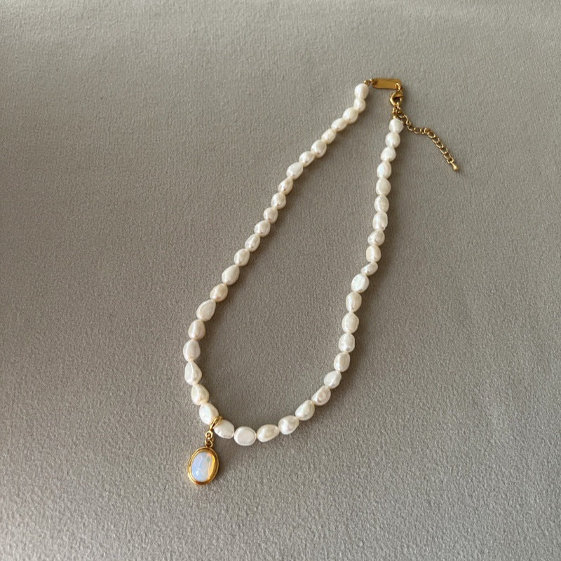 Collier de perles baroques d'hiver élégant