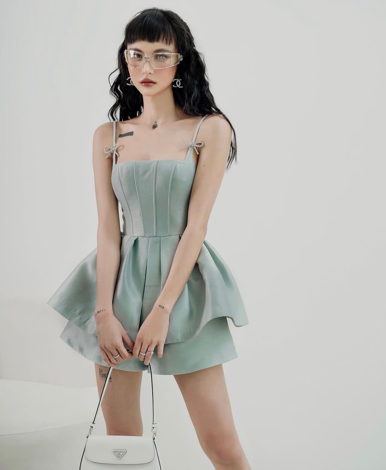 Ensemble deux pièces amincissant composé d'un haut à bretelles et d'un short