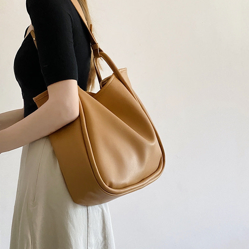 Nouveau sac à bandoulière en cuir souple de grande capacité