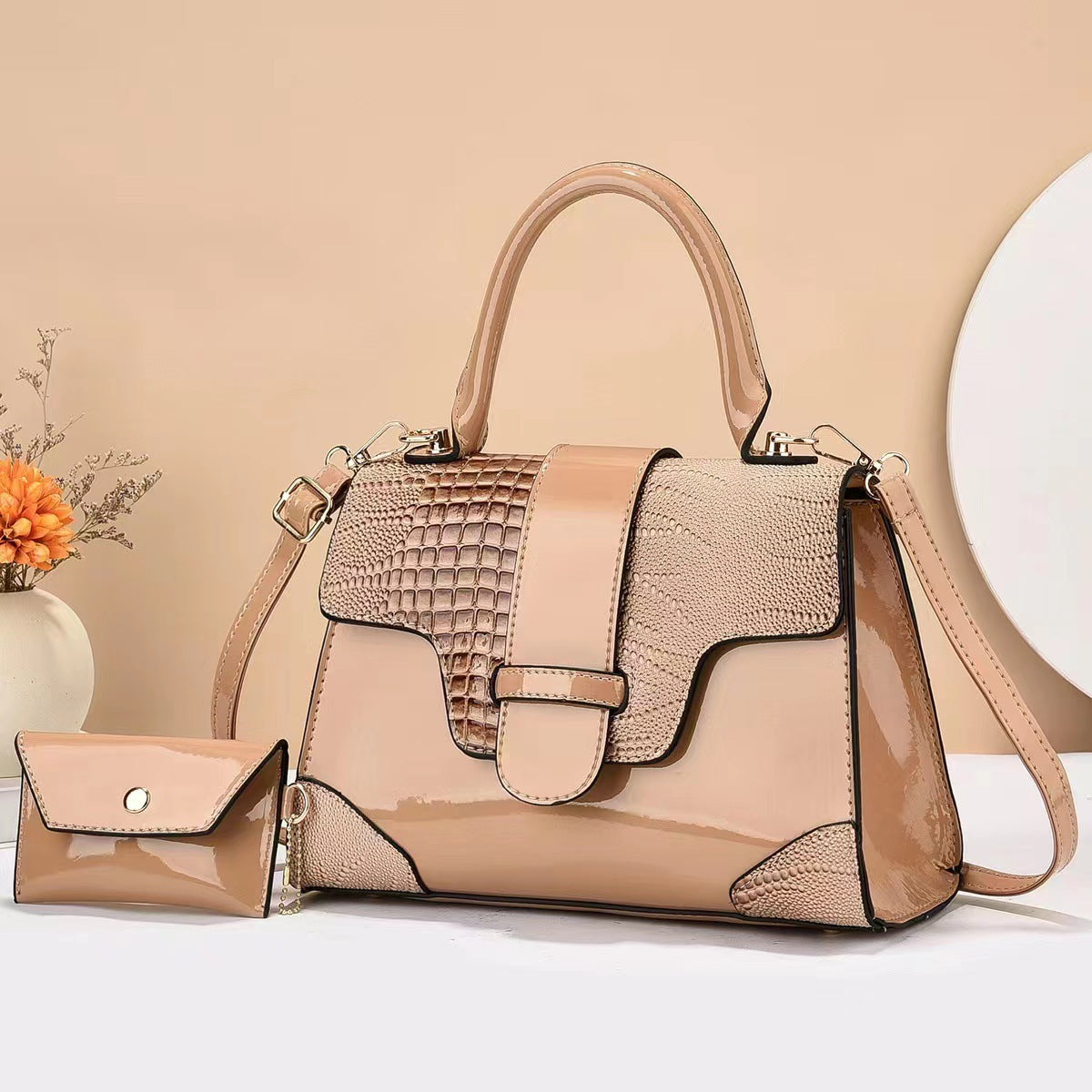 Borsa a tracolla grande e capiente alla moda