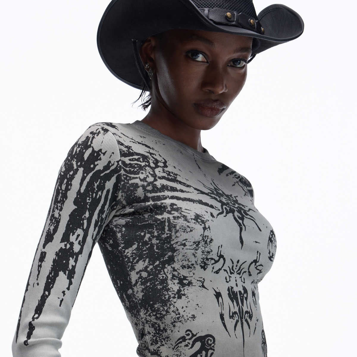 Sun Pattern Knit Long Sleeve Top