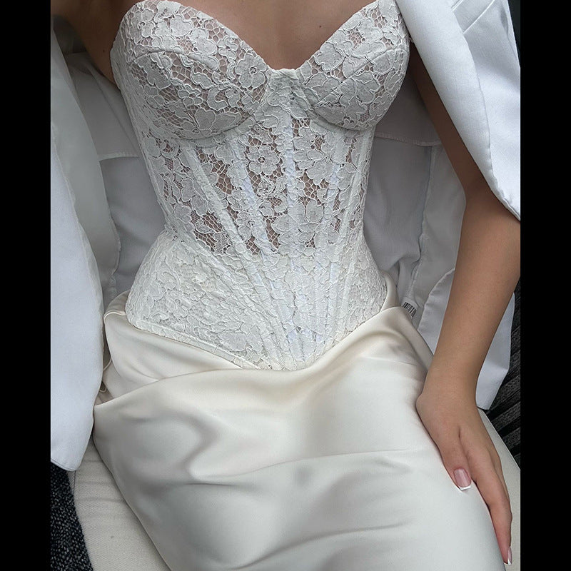 Robe longue élégante d'automne en dentelle à motif baleine, coupe ajustée.