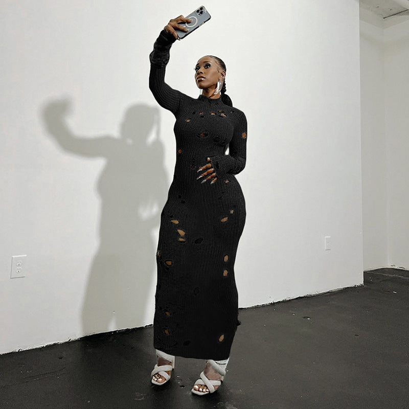 Abito aderente in maglia cava con scollo a V