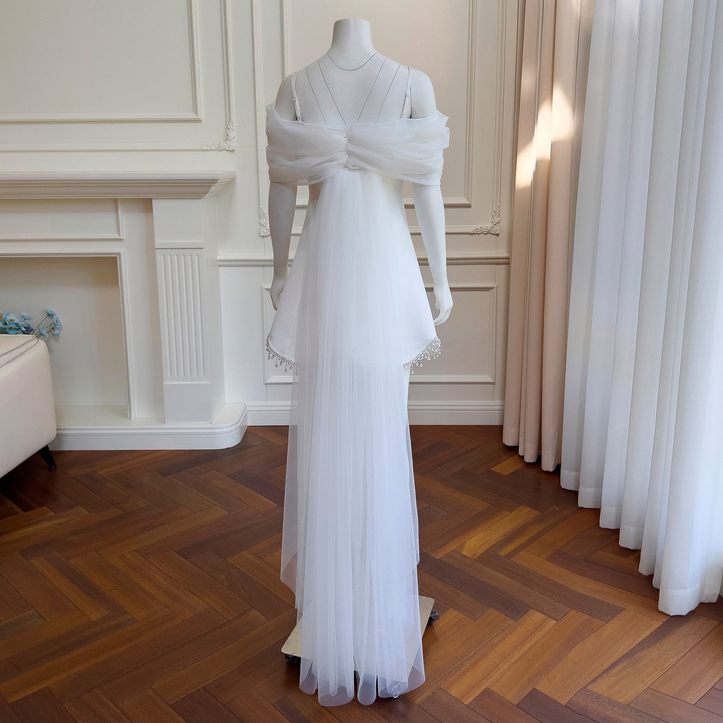 Three-dimensional Flower Mesh Pleating Sleeve Sling Light Luxury Dress