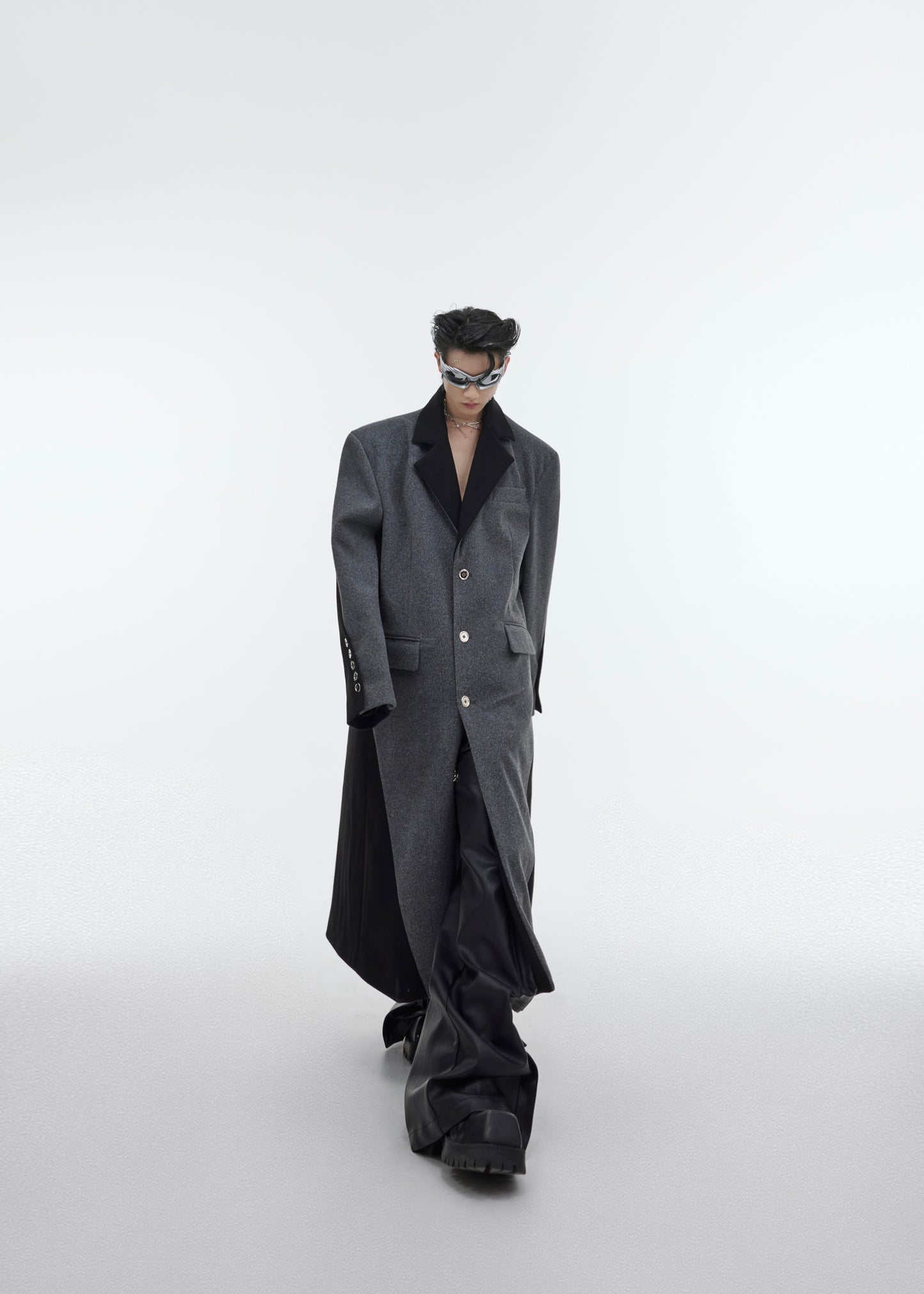 Cappotto lungo in lana al ginocchio con patchwork di colori a contrasto