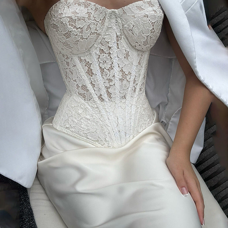 Robe longue élégante d'automne en dentelle à motif baleine, coupe ajustée.