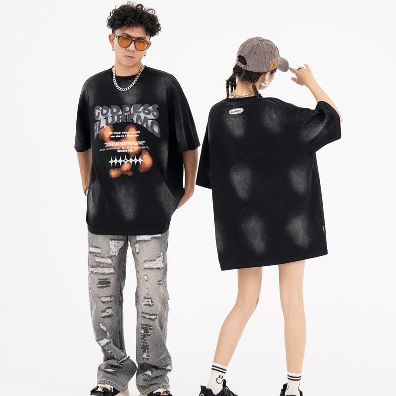 T-shirt coordinata comoda e alla moda, stile tie-dye e casual