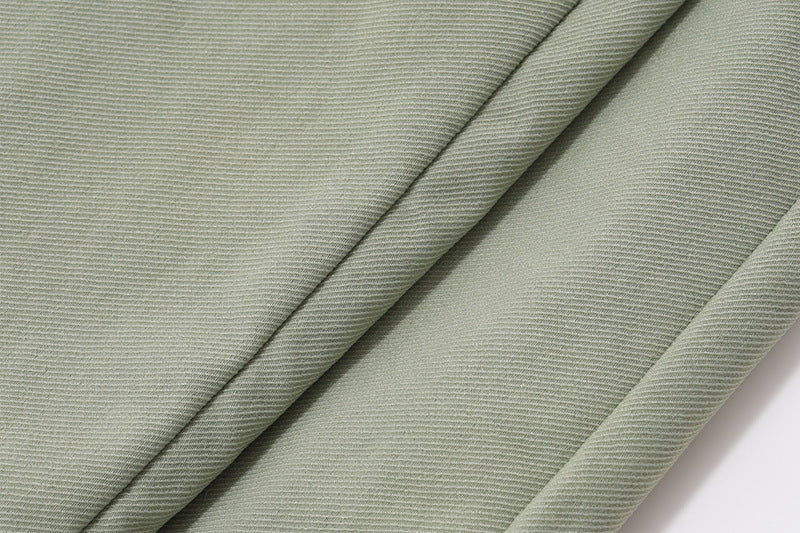 Gilet à lacets, jupe ajustée tendance