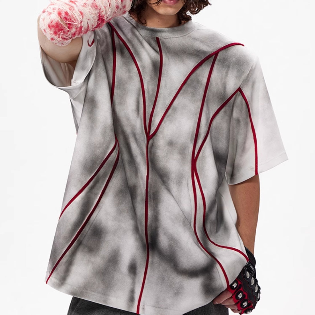 T-shirt à manches courtes et épaules rembourrées, col rond, patchwork tridimensionnel