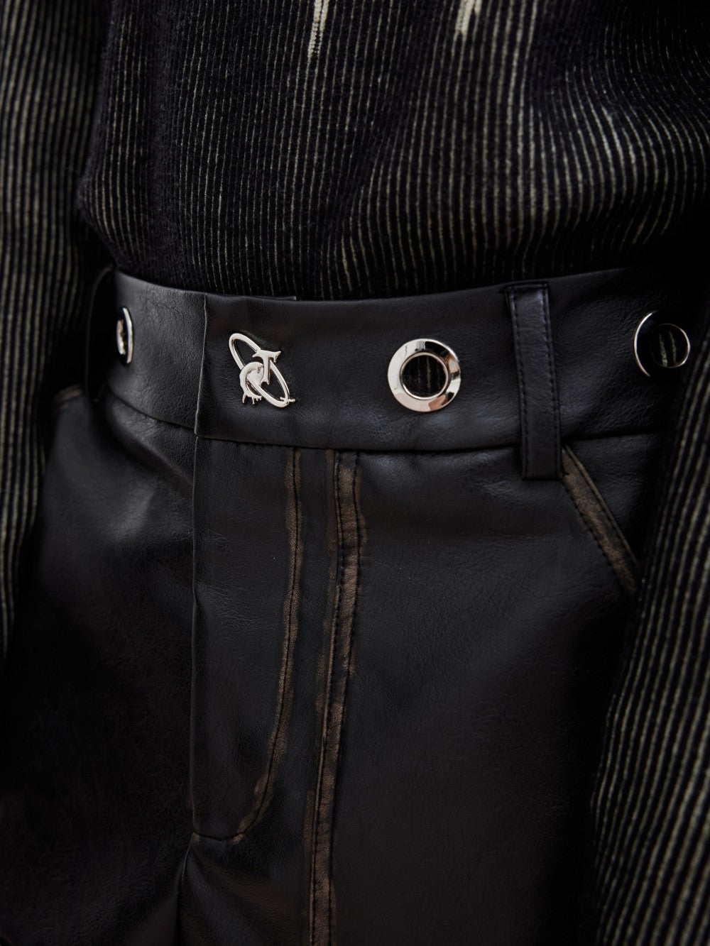 Pantalon rétro en cuir PU mat vieilli