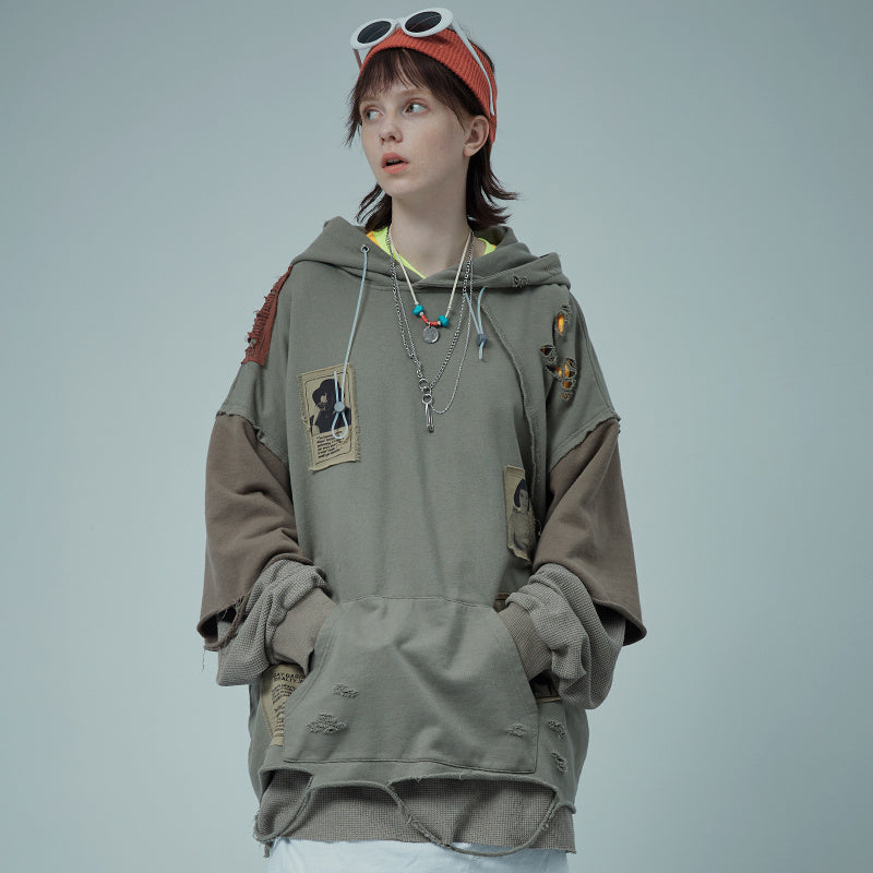 Cucitura di due finte toppe di distruzione del maglione