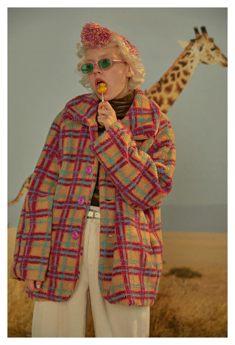 Manteau silhouette à manches longues et revers en cuir d'agneau à carreaux 