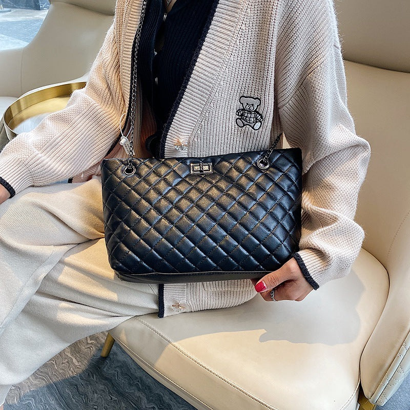 Borsa a tracolla con catena Lingge di grande capacità