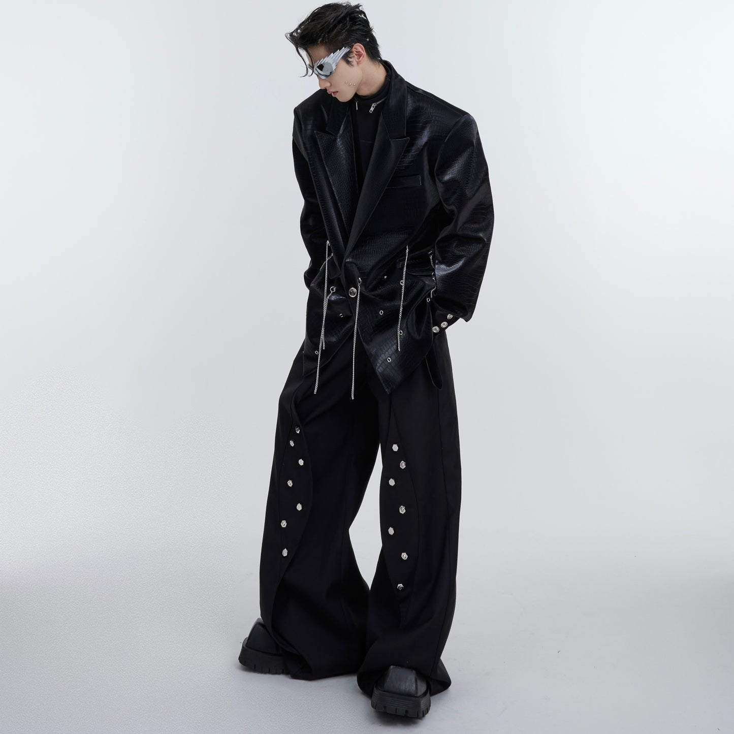 Costume en cuir PU avec pompon métallique