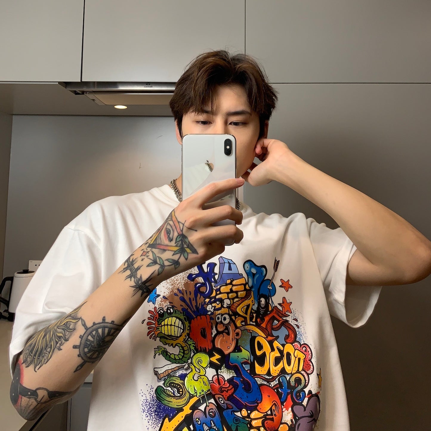 Summer Relaxed Lovers' T-shirt with Cartoon Graffiti