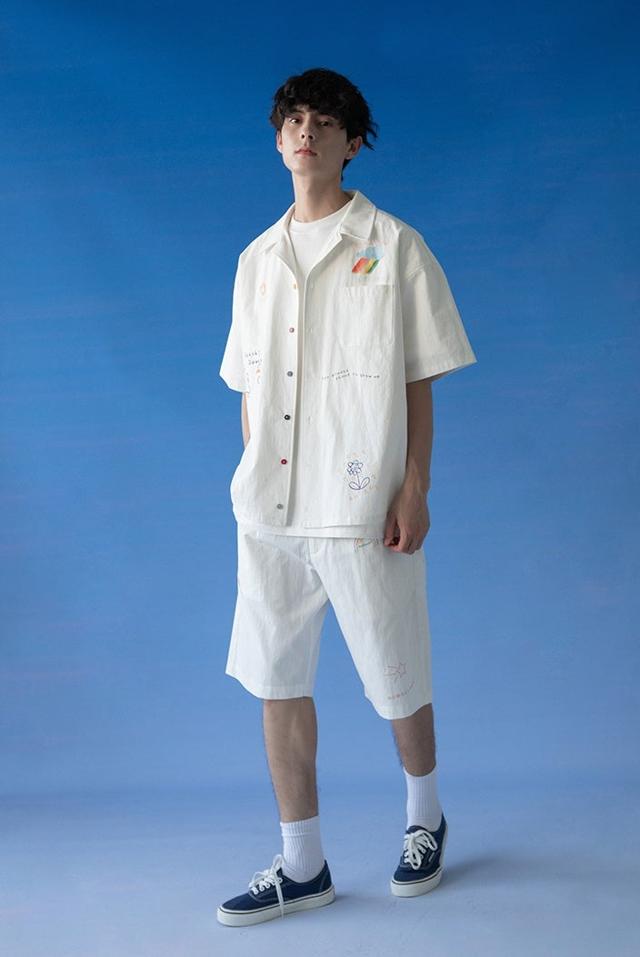 T-shirt à manches courtes avec graffiti au crayon enfantin