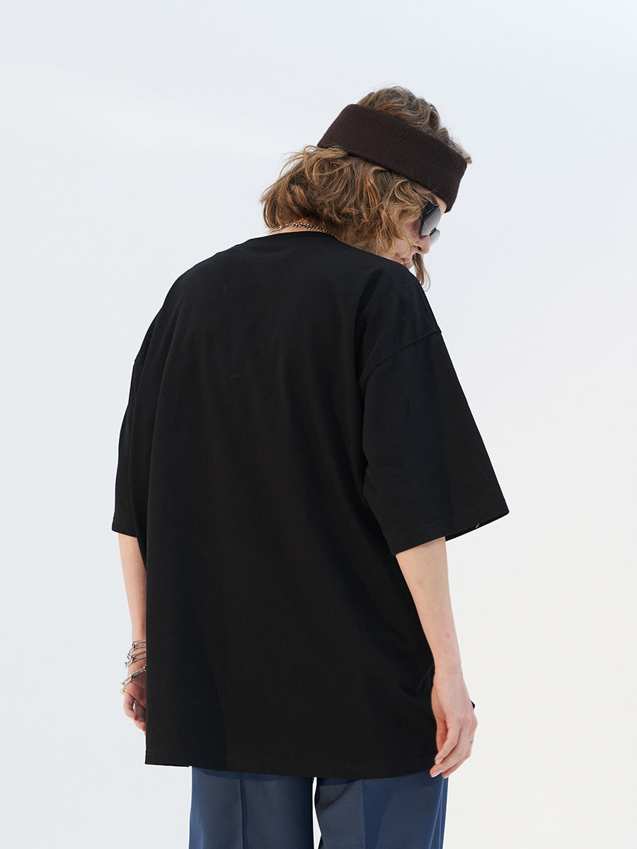 T-shirt bleu mélancolique à manches courtes et patch en satin, ample et tendance