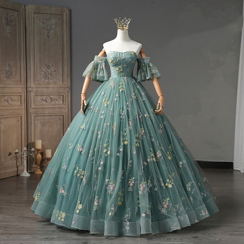 Robe duveteuse pour le solo de piano de la réunion annuelle des célébrités du nouveau tempérament