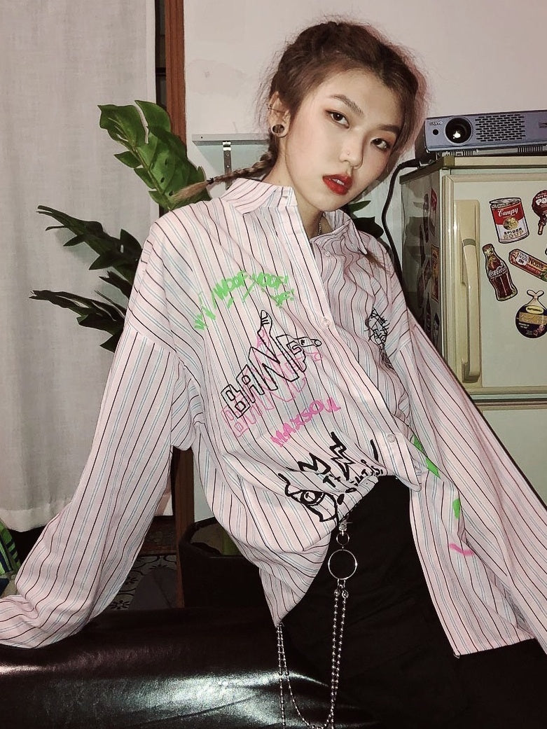 Maglietta con lettere graffiti