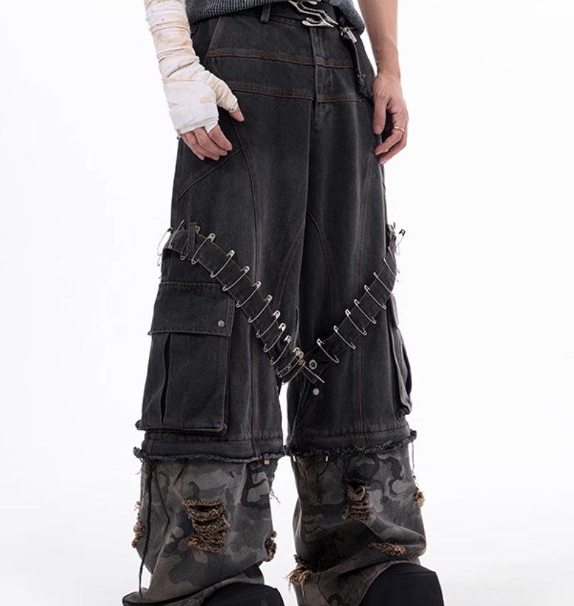 Jeans à structure d'épissure camouflage avec épingles et rubans