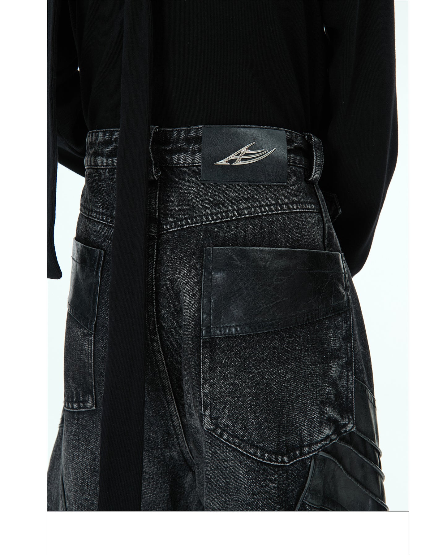 Jean Armor noir délavé et déstructuré, pantalon avec coutures en cuir PU