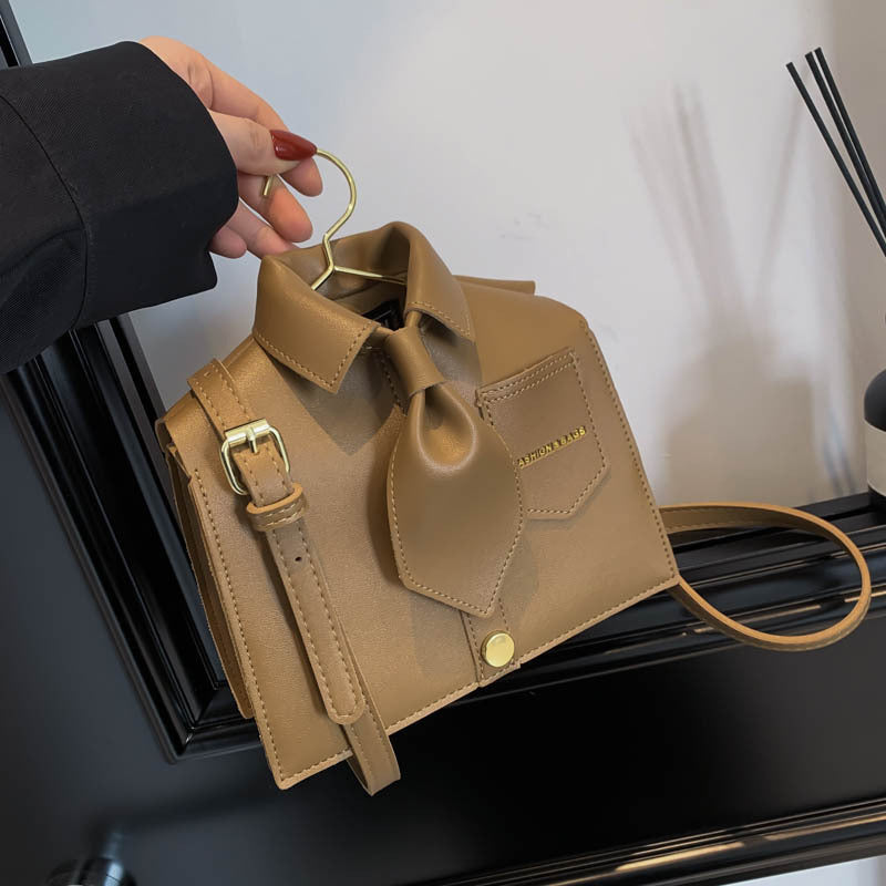 Sac bandoulière de créateur du même style