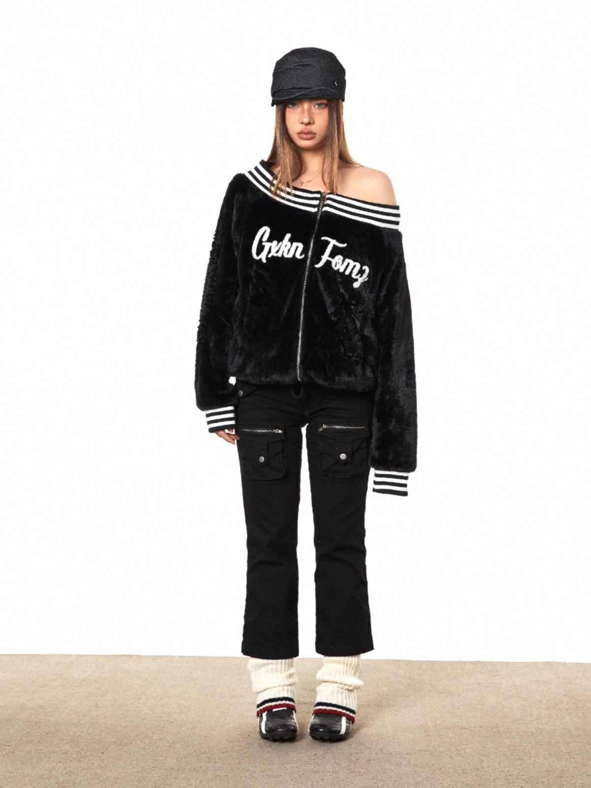 Manteau ample en laine d'agneau brodée en peluche à épaules dénudées style rétro