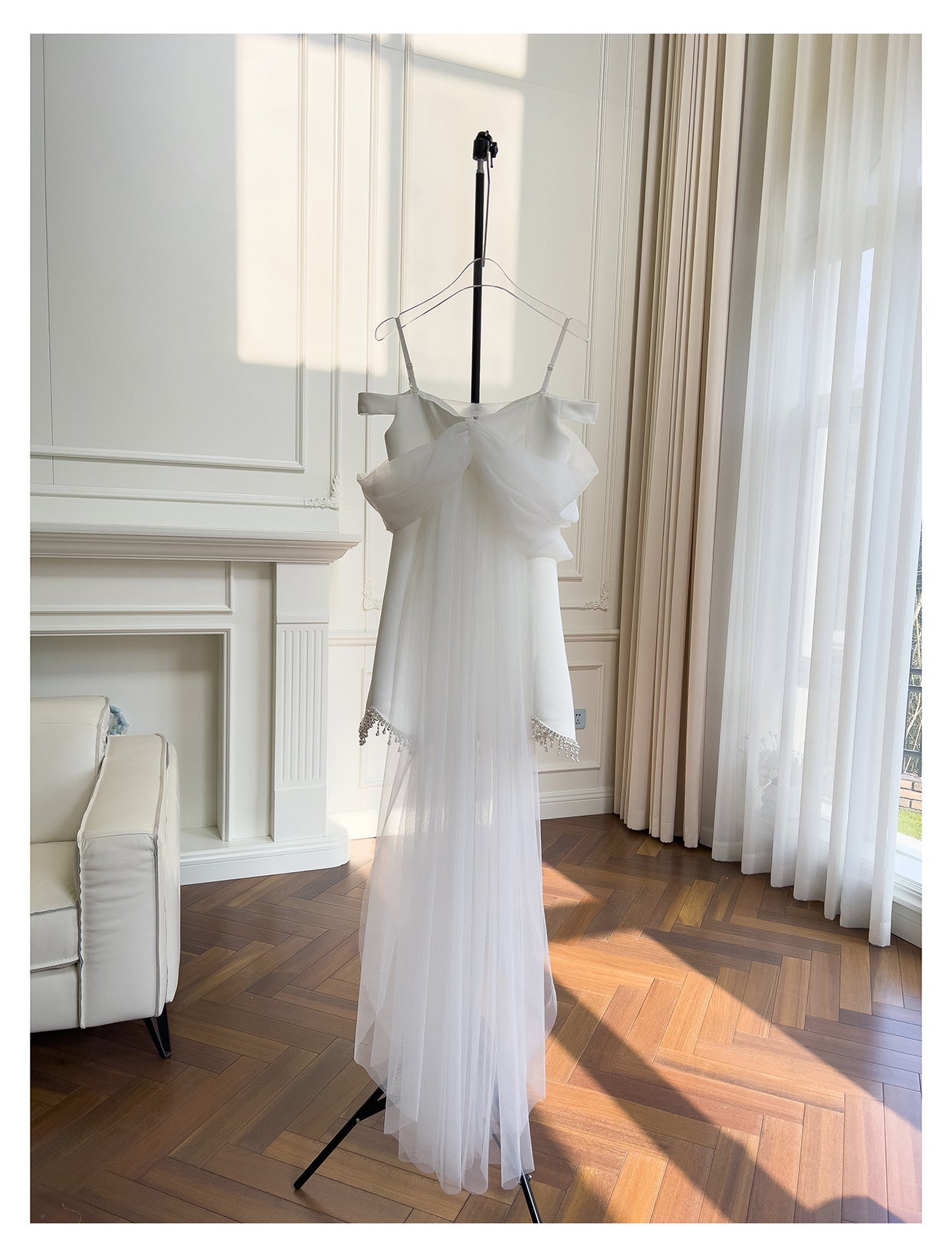 Three-dimensional Flower Mesh Pleating Sleeve Sling Light Luxury Dress