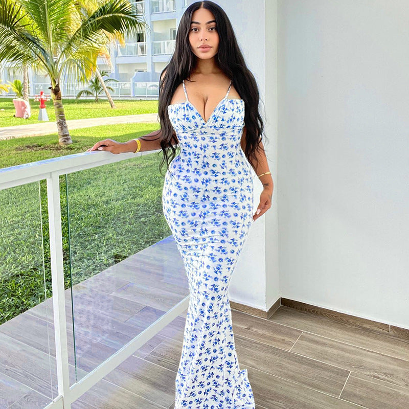 Robe à petites bretelles florales et grande jupe trapèze