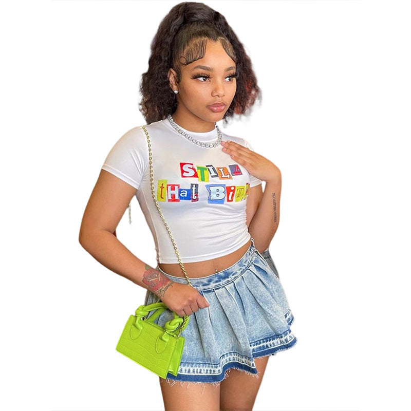 Gonna in denim con balze e lavaggio alla moda