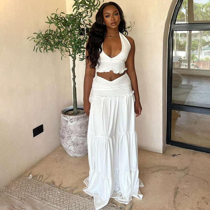 Ensemble d'été composé d'un gilet dos nu en dentelle et d'une jupe plissée